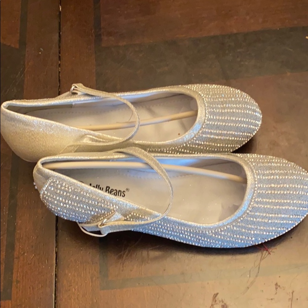NWT JellyBean girls shoes silver with rhinestones